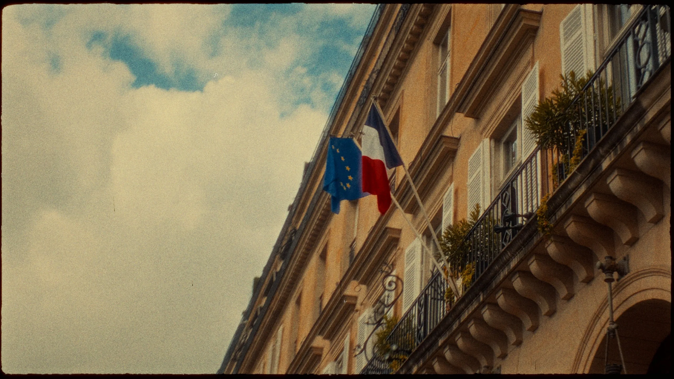 Magda and Pablo’s intimate wedding in Paris