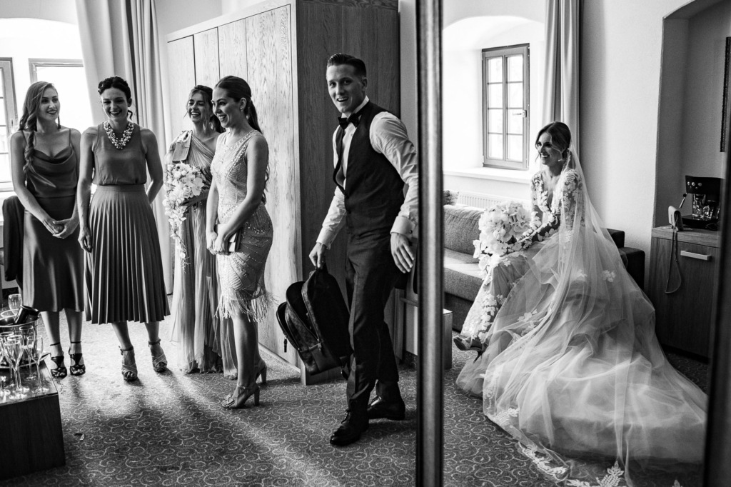 Reporterska fotografia ślubna - WhiteSmoke Studio 18 Kilka spotkań w jednym reporterskim kadrze