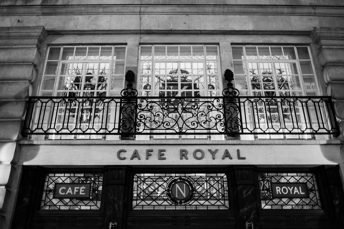Ślub w Londynie. Danny i Chris w Hotel Café Royal 89 Fasada Hotel Café Royal