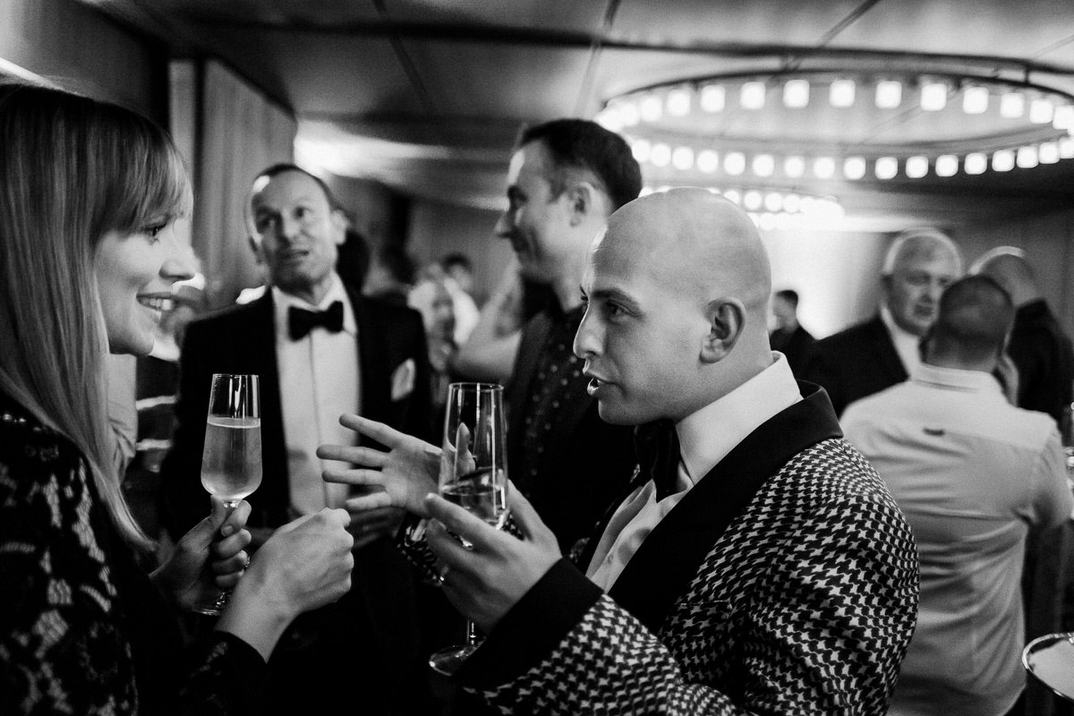 Ślub w Londynie. Danny i Chris w Hotel Café Royal 120 Rozmowa przy kieliszkach