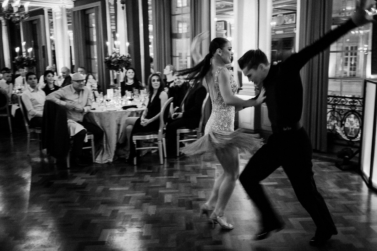 Ślub w Londynie. Danny i Chris w Hotel Café Royal 131 Pokaz tańca podczas przyjęcia