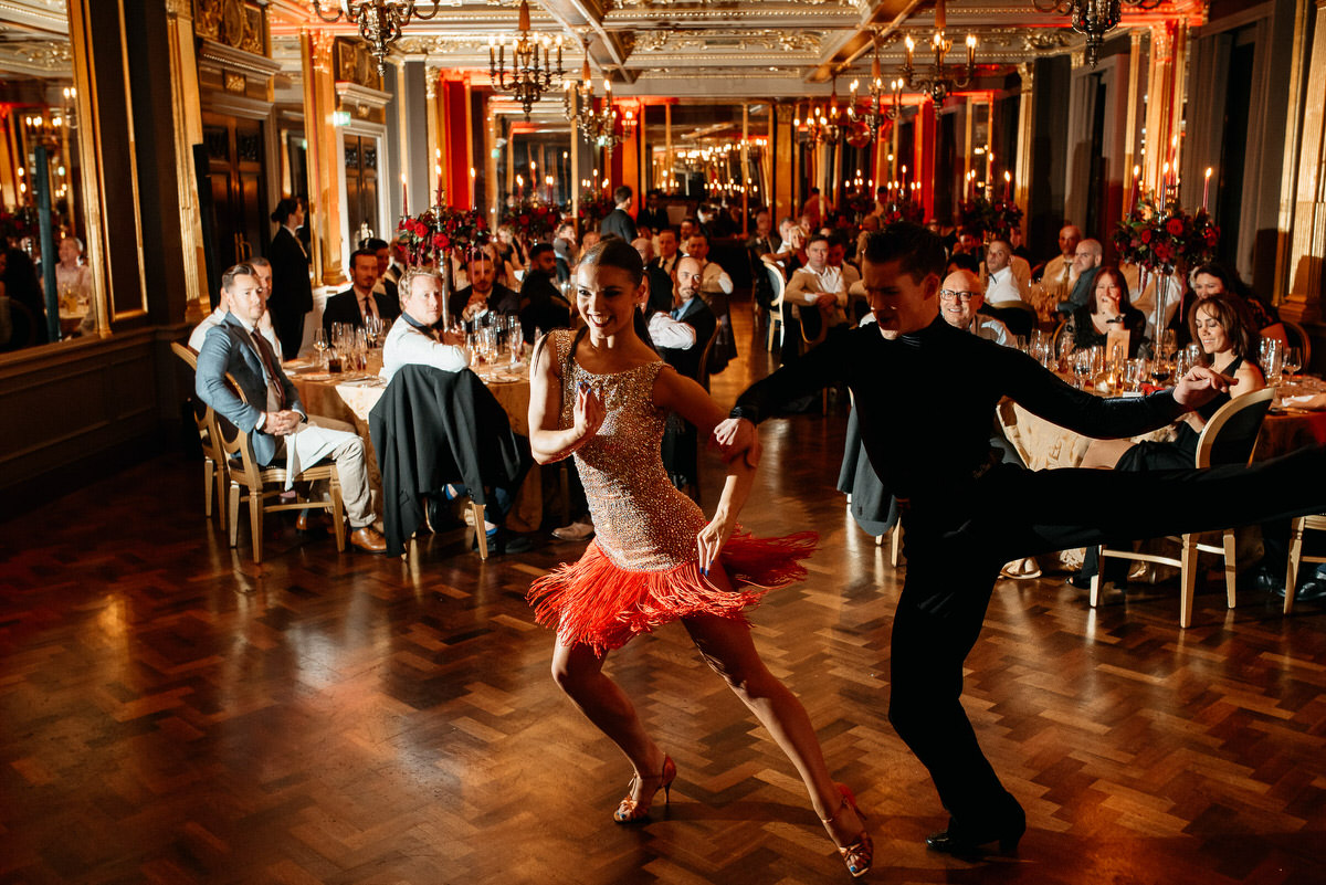 Ślub w Londynie. Danny i Chris w Hotel Café Royal 132 Tancerze w Pompadour Ballroom