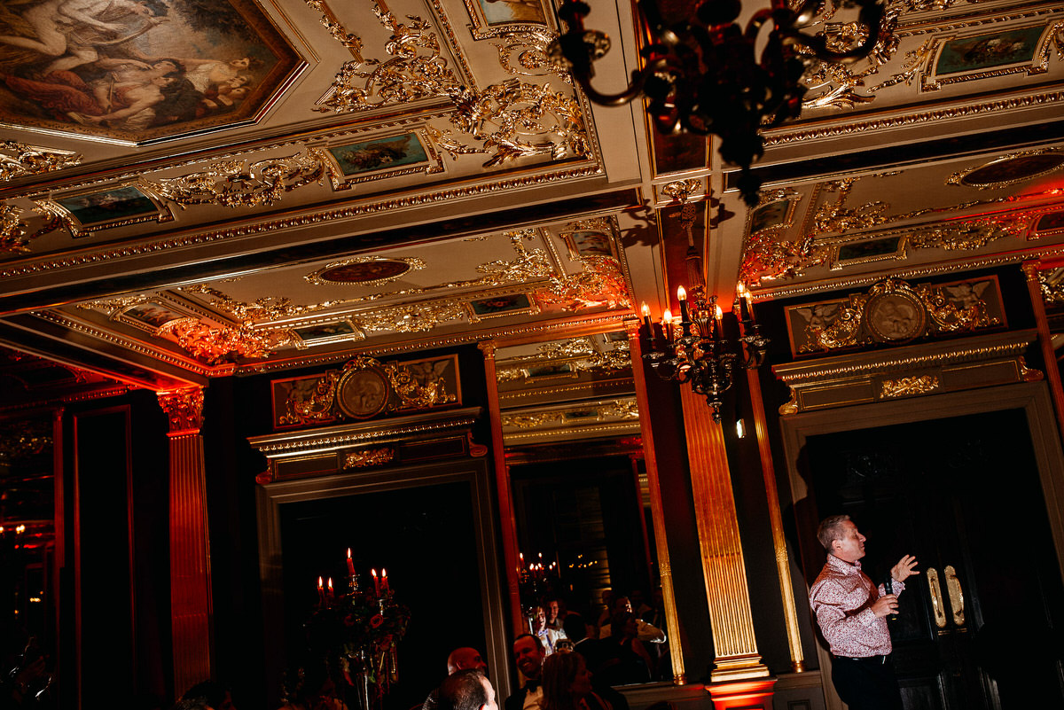 Ślub w Londynie. Danny i Chris w Hotel Café Royal 139 Żyrandole i zdobienia wnętrza