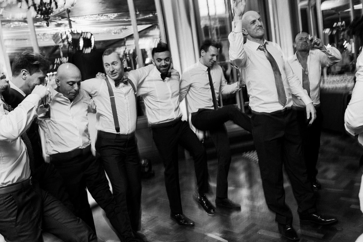 Ślub w Londynie. Danny i Chris w Hotel Café Royal 156 Danny i Chris wśród tańczących gości