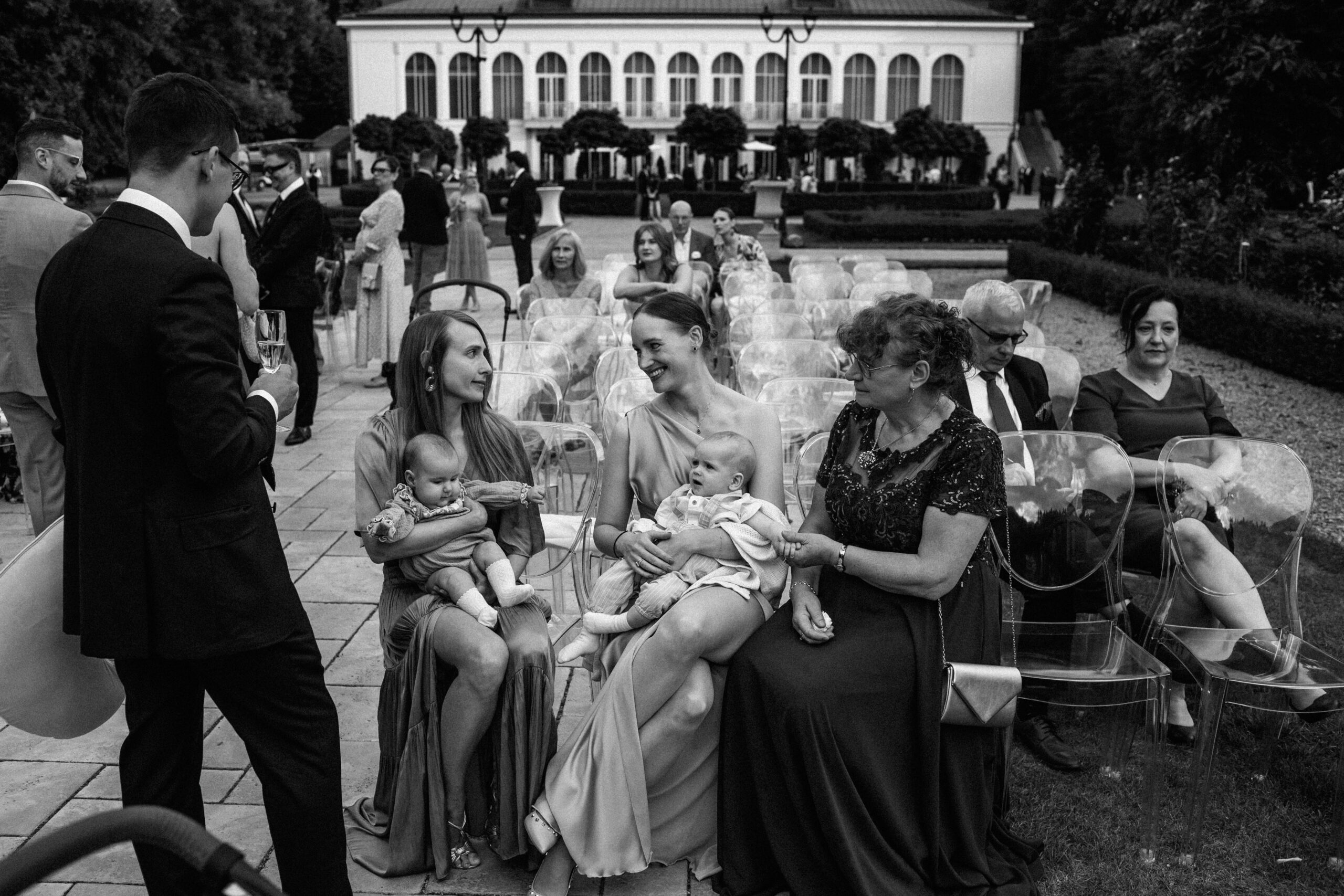 Bliscy odpoczywają po ceremonii